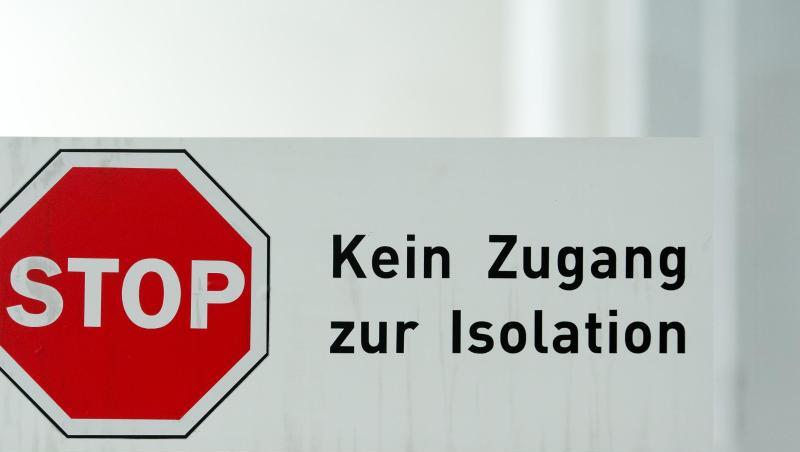 Ein Schild mit der Aufschrift "Kein Zugang zur Isolation" ist auf der Sonderisolierstation im Klinikum Schwabing zu sehen. Foto: Sven Hoppe/dpa/Archiv Ein Schild mit der Aufschrift "Kein Zugang zur Isolation" ist auf der Sonderisolierstation im Klinikum Schwabing zu sehen. Foto: Sven Hoppe/dpa/Archiv