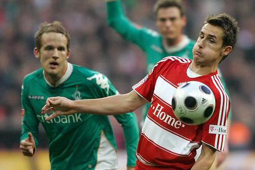 Miroslav Klose: Ein Schüsschen, eine Vorlage, ansonsten unauffällig im Spiel gegen seinen Ex-Club.