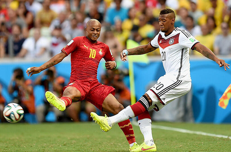Jerome Boateng: Note 3. Ohne größere Probleme in der Defensive. Nach vorne ohne
Aktionen. Traf zweimal auf seinen Halbbruder Kevin-Prince. Blieb in den
Duellen Sieger. Musste zur Pause wegen muskulärer Probleme raus