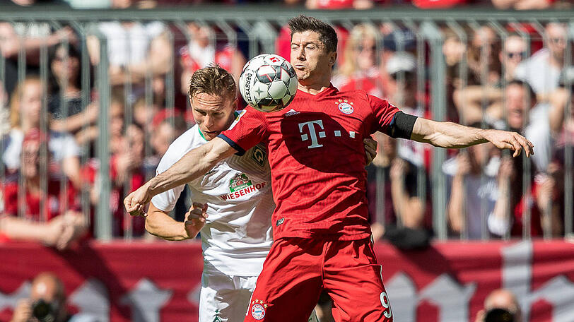 ROBERT LEWANDOWSKI, NOTE 4: Hatte seine erste Torchance zu Beginn der zweiten Halbzeit, scheiterte aber aus spitzem Winkel an Pavlenka (49.). Vergab auch kurz danach nach Gnabry-Zuspiel (52.). Spätestens in der 57. Minute hätte er treffen müssen. Scheiterte auch per Freistoß (59.). Traf immerhin noch per Fernschuss die Latte (79.). Schoss noch mal aus guter Position drüber (85.).