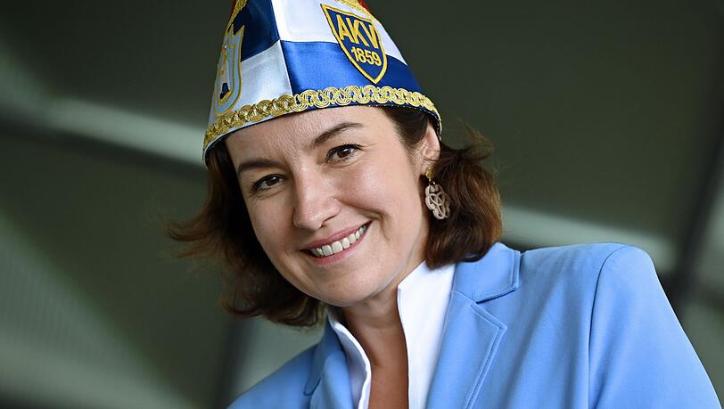 Endlich Ordensritterin: Bundesforschungsministerin Dorothee B&auml;r in Aachen den Orden wider den tierischen Ernst. (Archivfoto)