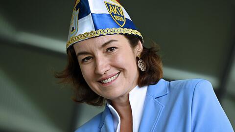 Endlich Ordensritterin: Bundesforschungsministerin Dorothee B&auml;r in Aachen den Orden wider den tierischen Ernst. (Archivfoto)