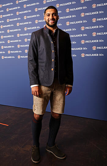 Die Stars des FC Bayern beim alljährlichen Lederhosen-Shooting von Paulaner. Die Stars des FC Bayern beim alljährlichen Lederhosen-Shooting von Paulaner.