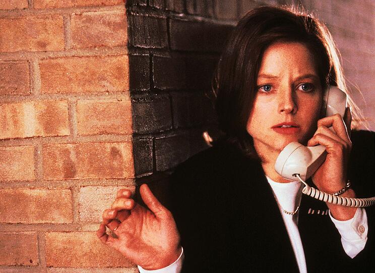 Als die junge Polizeischülerin Clarice Starling (Jodie Foster) den psychopathischen Mörder ausfindig machen kann, geht der Horror erst richtig los. Als die junge Polizeischülerin Clarice Starling (Jodie Foster) den psychopathischen Mörder ausfindig machen kann, geht der Horror erst richtig los.