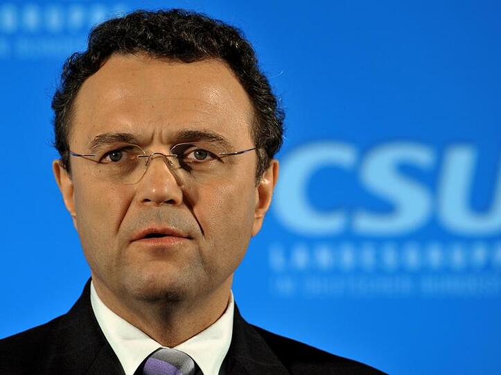 Er freue sich, dass die CSU viele beliebte Politiker habe, so Hans-Peter Friedrich, Chef der CSU-Landesgruppe.