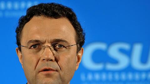 Er freue sich, dass die CSU viele beliebte Politiker habe, so Hans-Peter Friedrich, Chef der CSU-Landesgruppe.