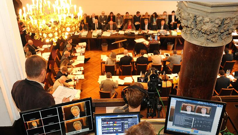 Klappe und Action: Die Vollversammlungen im Rathaus werden seit Juni live übertragen. Klappe und Action: Die Vollversammlungen im Rathaus werden seit Juni live übertragen.