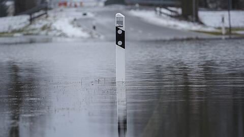 Schneeschmelze und Regenfälle verursachen in Teilen Bayerns Hochwasser. (Symbolfoto)