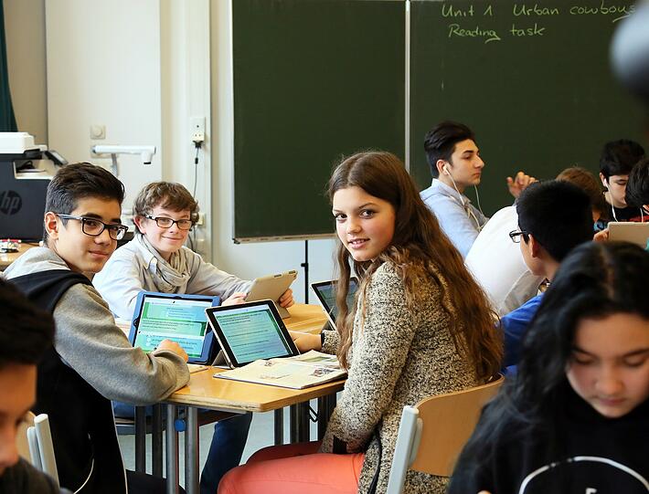 Münchens erste Tablet-Klasse an der Fridtjof-Nansen-Realschule. Die Schüler einer 7. Klasse werden ein Jahr mit ihren Lehrern ausprobieren, ob sich Tablets im Unterricht bewähren.