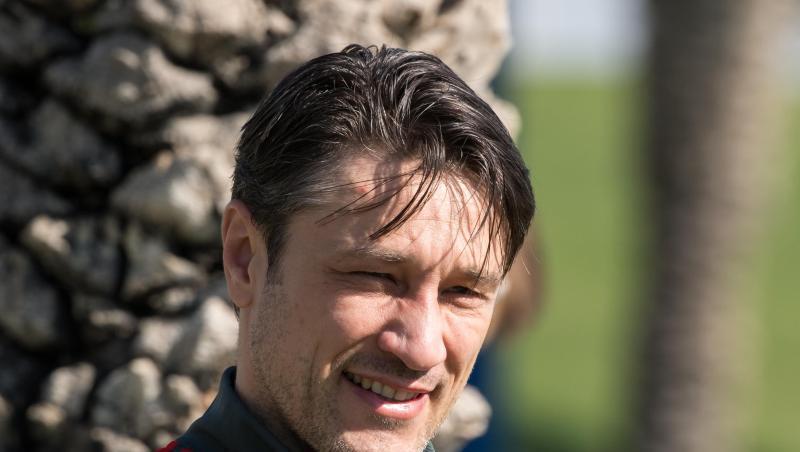 Trainer Niko Kovac vom Fußball-Bundesligisten FC Bayern München steht während einer Übungseinheit auf dem Platz. Foto: Peter Kneffel Trainer Niko Kovac vom Fußball-Bundesligisten FC Bayern München steht während einer Übungseinheit auf dem Platz. Foto: Peter Kneffel