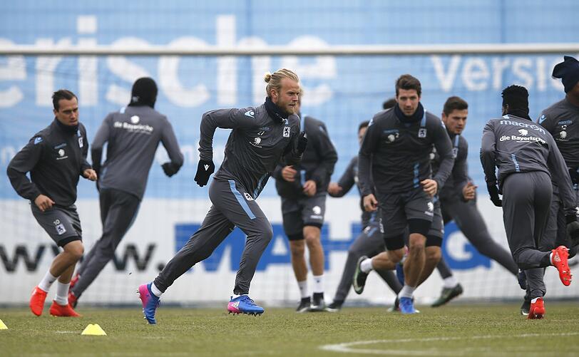 Der Däne Christian Gytkjaer absolvierte am Montag sein erstes Training mit seinen neuen Teamkollegen beim TSV 1860. Die Bilder.