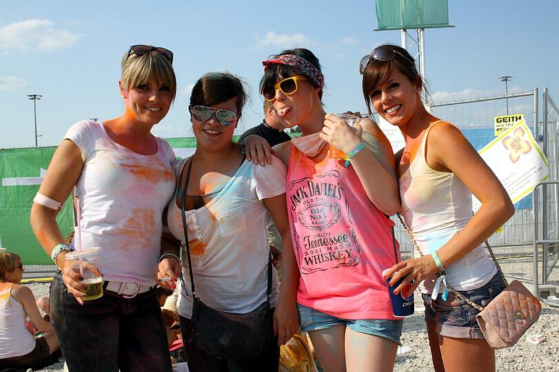 Bunter geht nicht: Das Holi One Color Festival in Riem. Die Bilder.