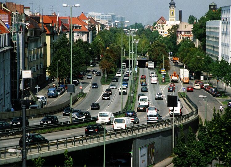 Von der Donnersberger Brücke bis zur Dachauer Straße wollen die Tunnel-Befürworter die Landshuter Allee unterirdisch verlaufen lassen. (Archivbild)