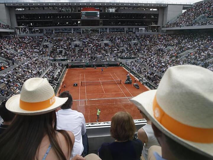 Die French Open in Paris finden nun mit einigen Zuschauern statt.