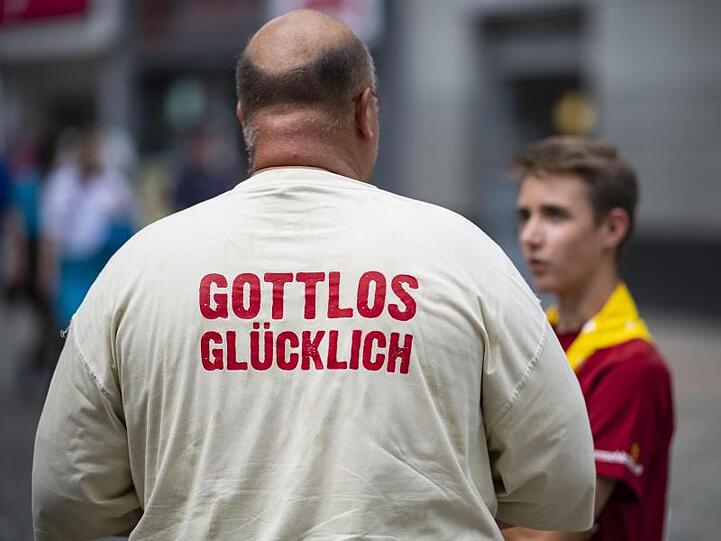 Bis zum Abschluss des Kirchentags werden rund 118.000 Teilnehmer in Dortmund erwartet. Unter den Gästen sind auch welche, die dem geistlichen Event kritisch gegenüberstehen.