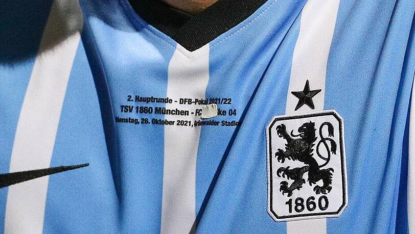 Gut zu sehen: Das Wort "Schalke" wurde überklebt. Gut zu sehen: Das Wort "Schalke" wurde überklebt.