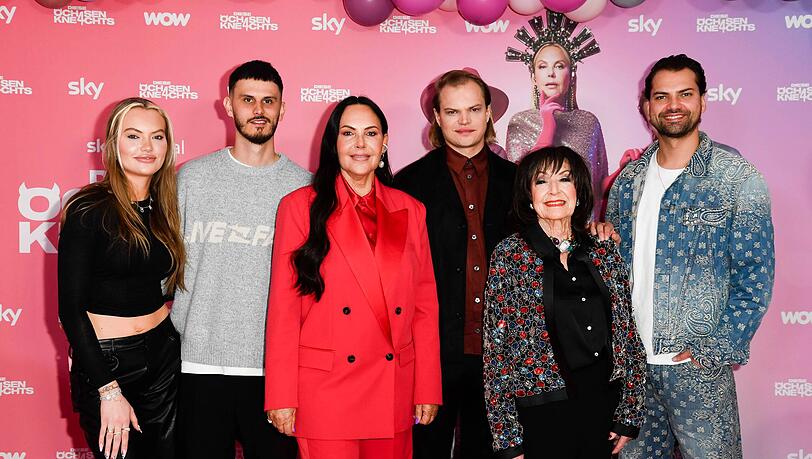 In der Familien-Doku "Diese Ochsenknechts" ist Jimi Blue (r.) nach einem längeren Kontaktabbruch wieder mit von der Partie. Die neue Staffel startet am 25. März bei Sky. In der Familien-Doku "Diese Ochsenknechts" ist Jimi Blue (r.) nach einem längeren Kontaktabbruch wieder mit von der Partie. Die neue Staffel startet am 25. März bei Sky.