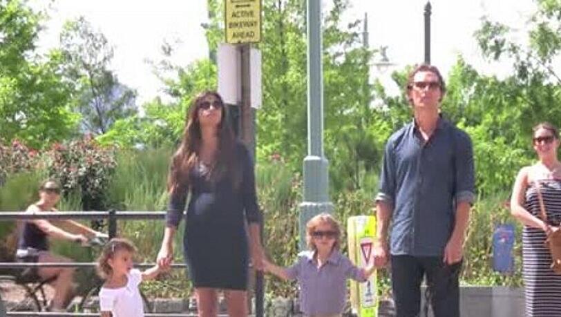 Reisen gemeinsam um die Welt: Matthew McConaughey, seine Frau und die Kinder Reisen gemeinsam um die Welt: Matthew McConaughey, seine Frau und die Kinder