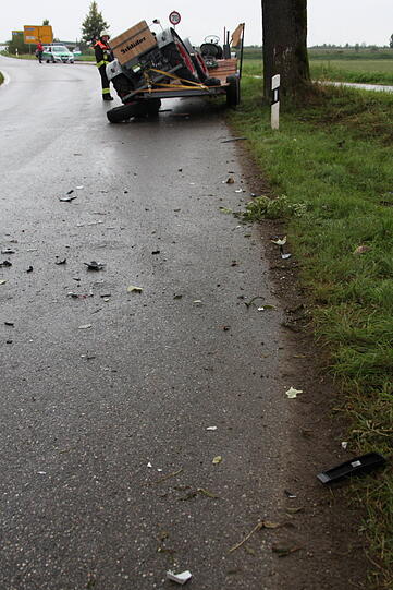 Crash mit Traktor: Die Bilder.