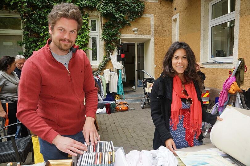 Seit 14 Jahren locken die Schwabinger Hof-Flohmärkte zahlreiche Münchner ins Viertel.
