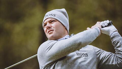 Martin Kaymer aus Deutschland schlägt einen Ball.