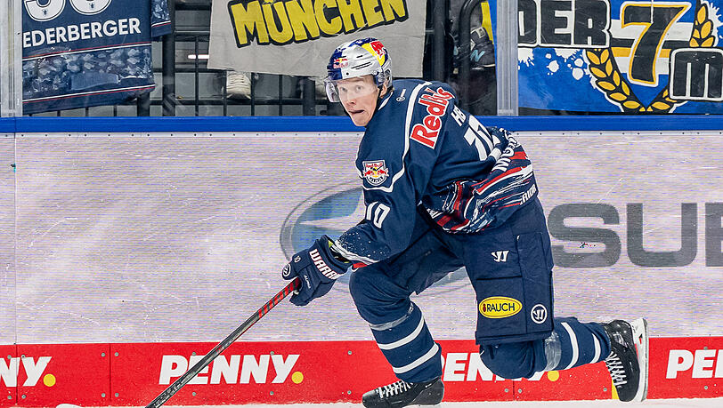 EHC-St&uuml;rmer Elis Hede in Aktion: Der 25-j&auml;hrige Neuzugang sucht beim deutschen Meister noch nach Leichtigkeit und seiner festen Rolle im Team.