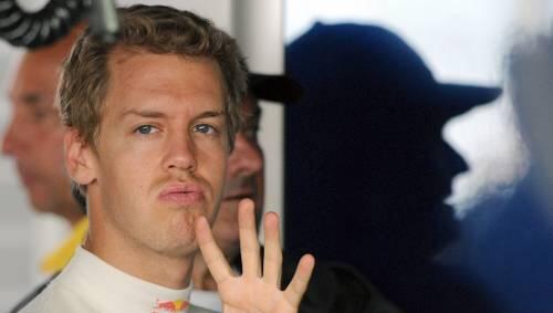 Viel lacht Sebastian Vettel heuer nicht. Auch wenn er um den Titel fährt. Oder vielleicht gerade deswegen. Viel lacht Sebastian Vettel heuer nicht. Auch wenn er um den Titel fährt. Oder vielleicht gerade deswegen.