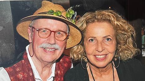 Auch sie hat er in einem Portr&auml;t verewigt: Wolfgang Prinz mit Schauspielerin Michaela May.