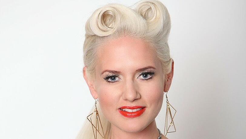 Sarah Knappik hat keine Geduld bei Knochenbrüchen Sarah Knappik hat keine Geduld bei Knochenbrüchen