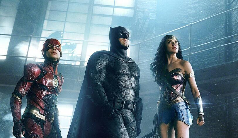 Seinen nächsten Auftritt hat Ben Afflecks Batman in "The Justice League" an der Seite von The Flash (Ezra Miller, links) und Wonder Woman (Gal Gadot). Der Film startet am 16.11.