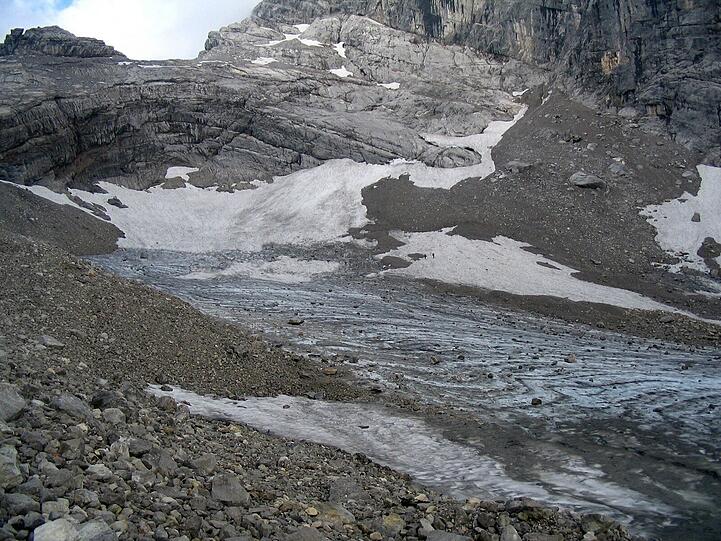 Auch der Watzmanngletscher schwindet, hier ein Aufnahme aus dem Jahr 2004.