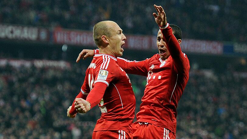 Der FC Bayern München zerlegt den FC Schalke 04 und gewinnt hochverdient mit 5:1. Der FC Bayern München zerlegt den FC Schalke 04 und gewinnt hochverdient mit 5:1.