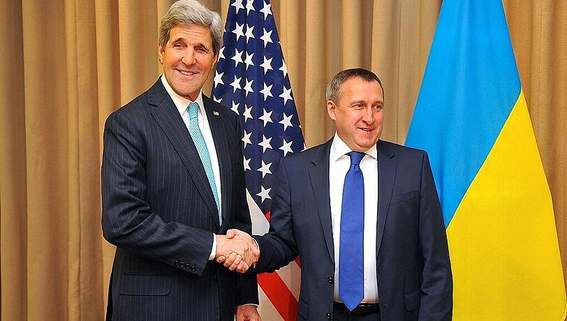 US-Außenminister John Kerry und sein ukrainischer Amtskollege Andrej Deschtschyzja in Genf. US-Außenminister John Kerry und sein ukrainischer Amtskollege Andrej Deschtschyzja in Genf.