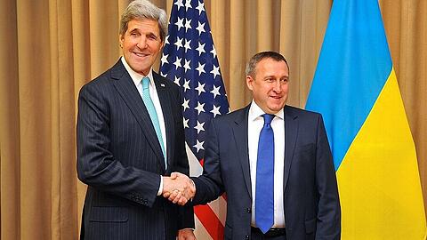 US-Außenminister John Kerry und sein ukrainischer Amtskollege Andrej Deschtschyzja in Genf.