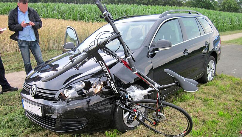 Wer zahlt, wenn ein Flüchtling einen Unfall verursacht? Diese Frage beschäftigt derzeit die Kommunen. Wer zahlt, wenn ein Flüchtling einen Unfall verursacht? Diese Frage beschäftigt derzeit die Kommunen.