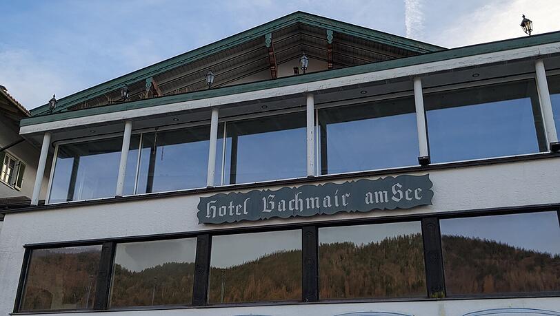 Man sieht als Passant sofort, dass hier aktuell kein Hotelbetrieb herrscht. Man sieht als Passant sofort, dass hier aktuell kein Hotelbetrieb herrscht.