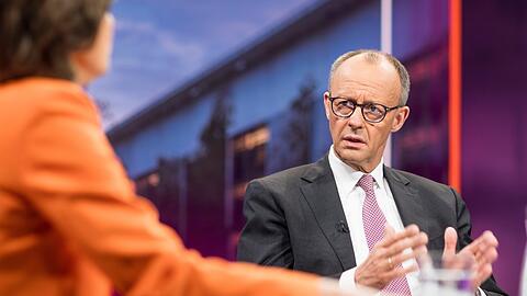 Maybrit Illner diskutiert am Donnerstag mit Friedrich Merz.