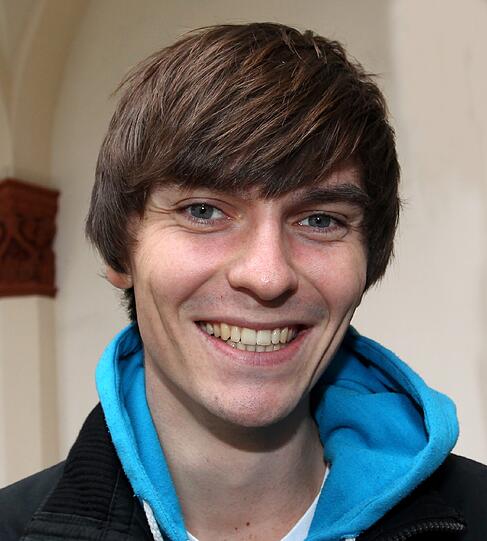 Matthias Ritzinger, 21, Englisch und Sport: "Dagegen! Denn wer nicht zahlen kann, kann auch nicht studieren. Das geht nicht! Jeder hat ein Recht auf Bildung. Ob die Demo aber was bringt, das muss man mal schauen. Demonstriert wurde schon viel. Die Politik muss endlich umdenken &ndash; für eine gute Bildung hat sie schließlich zu sorgen."