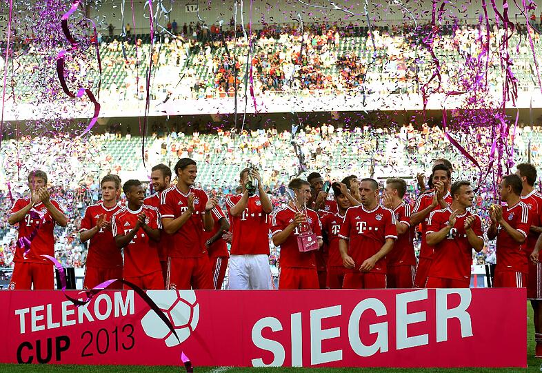 So feierte der FC Bayern den Sieg beim Telekom Cup 2013. Schafft der Rekordmeister in diesem Jahr die Titelverteidigung?