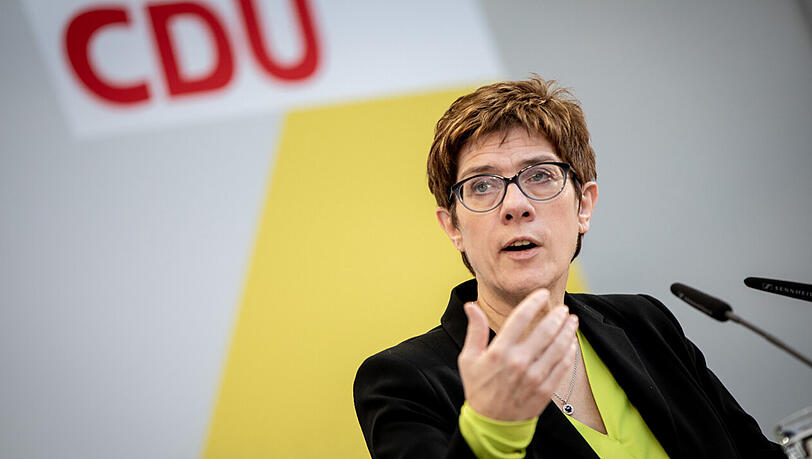 Annegret Kramp-Karrenbauer hatte im Dezember Angela Merkel als Vorsitzende der CDU abgelöst. Annegret Kramp-Karrenbauer hatte im Dezember Angela Merkel als Vorsitzende der CDU abgelöst.