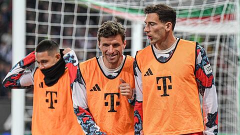 Zwei Kandidaten um die Musiala-Lücke im Mittelfeld zu füllen: Thomas Müller (l.) und Leon Goretzka.