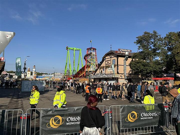 Es besteht ein Zusammenhang mit dem Großeinsatz am frühen Mittwochmorgen im Münchner Norden.