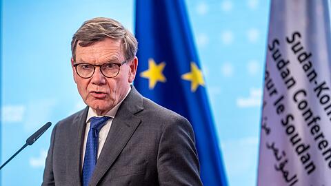 Bundesau&szlig;enminister Johann Wadephul (CDU) spricht auf der dritten Internationalen Sudan-Konferenz.