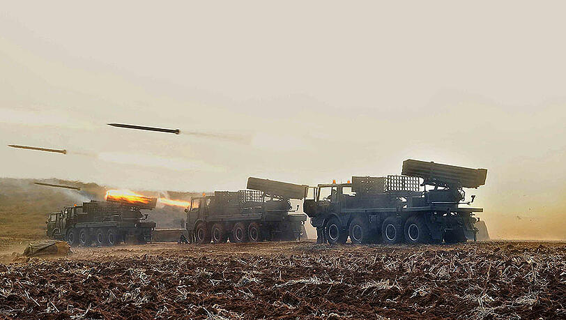 Nordkorea droht mit einem Vergeltungsschlag, weil sich die USA und Südkorea auf die Stationierung eines Raketenabwehrsystems geeinigt haben. Nordkorea droht mit einem Vergeltungsschlag, weil sich die USA und Südkorea auf die Stationierung eines Raketenabwehrsystems geeinigt haben.
