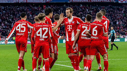 Gewannen mit 2:1 gegen den FC St. Pauli: Die Bayern um Harry Kane.