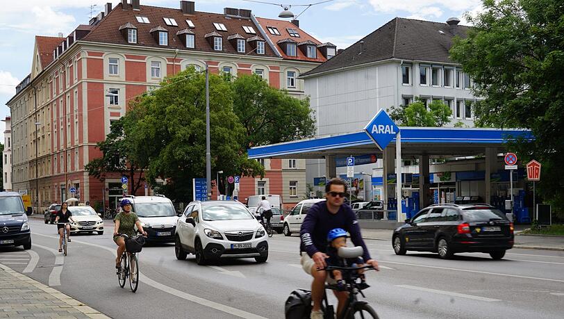 Die Aral-Tankstelle an der Kapuzinerstraße hat eine unmittelbare Wohn-Nachbarschaft. Die Aral-Tankstelle an der Kapuzinerstraße hat eine unmittelbare Wohn-Nachbarschaft.