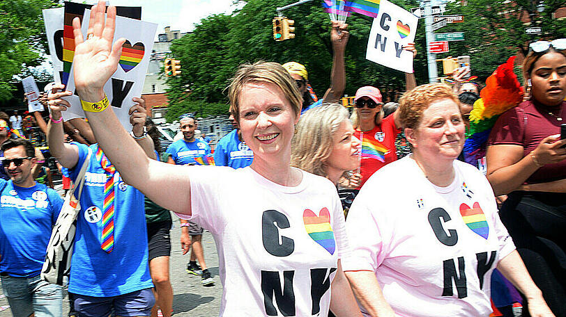 Cynthia Nixon (l.) bei der Gay Pride Parade in New York City