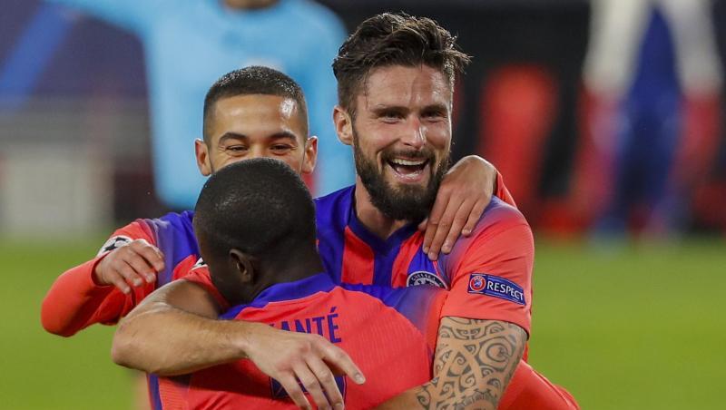 Der FC Chelsea feierte Stürmer Olivier Giroud (r).
