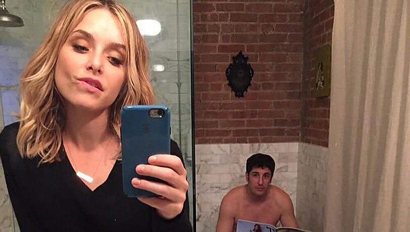 Jenny Mollen und Jason Biggs sind schmerzfrei - zumindest was Selfies angeht Jenny Mollen und Jason Biggs sind schmerzfrei - zumindest was Selfies angeht