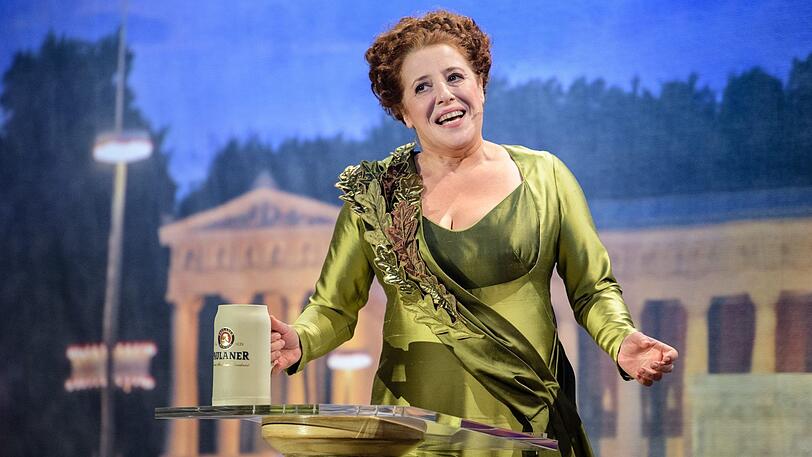 Luise Kinseher als Mama Bavaria auf dem Nockherberg.